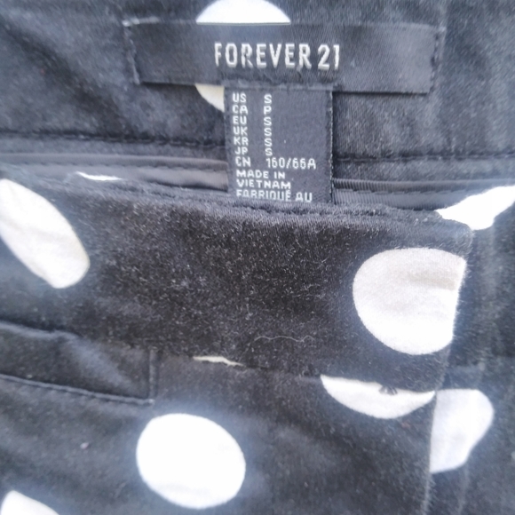 Forever 21 black and white polka-dot shorts - Picture 4 of 4